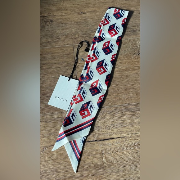 GUCCI-AUTHENTIC (NWT) Blue/Cream/Red Silk Twilly Scarf - Picture 4 of 10
